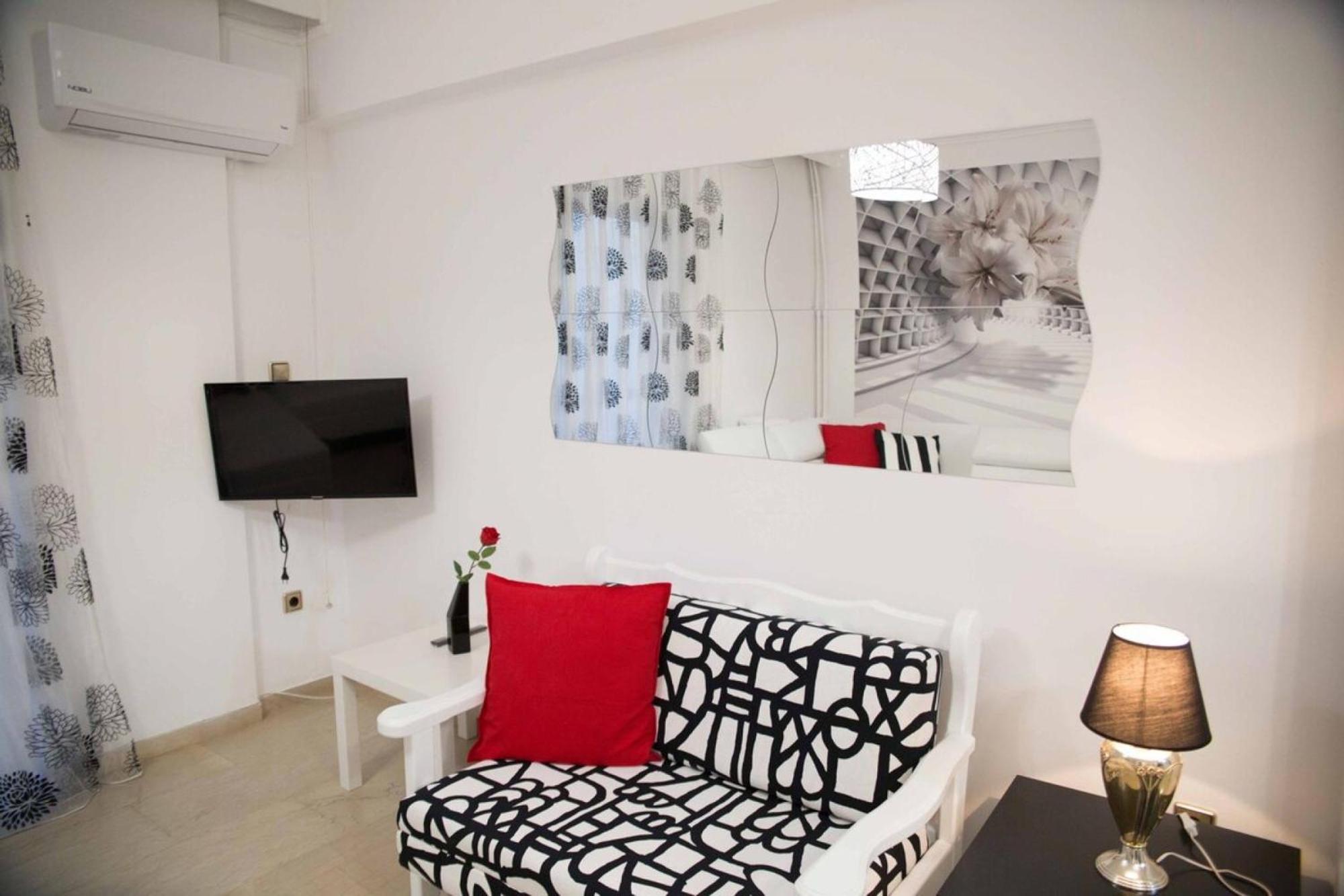 Cozy Apartment With Sea View Next To Marina Zeas Pire Dış mekan fotoğraf